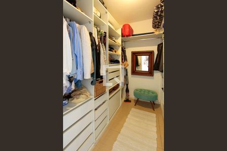 Casa à venda com 250m², 5 quartos e 2 vagasCloset Quarto 5 suíte