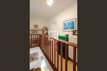 Casa à venda com 250m², 5 quartos e 2 vagasCorredor da escada 3 andar