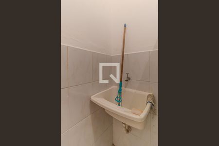 Banheiro de kitnet/studio para alugar com 1 quarto, 32m² em Santa Ifigênia, São Paulo