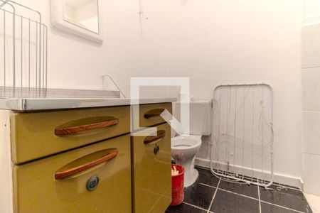 Banheiro de kitnet/studio para alugar com 1 quarto, 32m² em Santa Ifigênia, São Paulo
