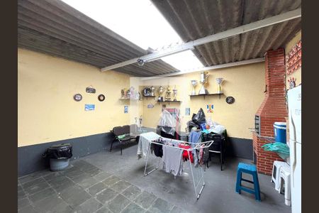 Casa à venda com 103m², 2 quartos e 2 vagasQuintal