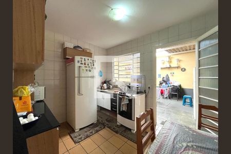 Casa à venda com 103m², 2 quartos e 2 vagasCozinha 