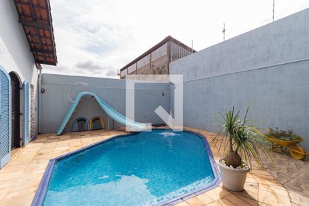 Casa à venda com 160m², 4 quartos e 4 vagasQuintal