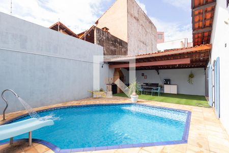 Casa à venda com 160m², 4 quartos e 4 vagasQuintal
