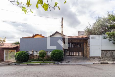 Casa à venda com 160m², 4 quartos e 4 vagasFachada