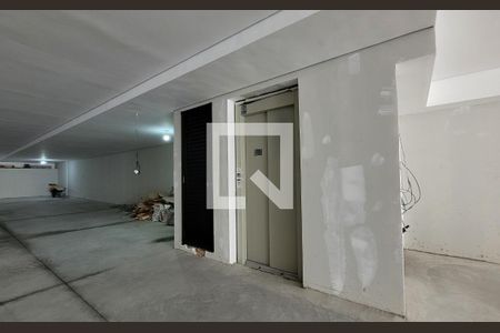 Apartamento à venda com 85m², 3 quartos e 2 vagas Apartamento à venda com 85m², 3 quartos e 2 vagasElevador