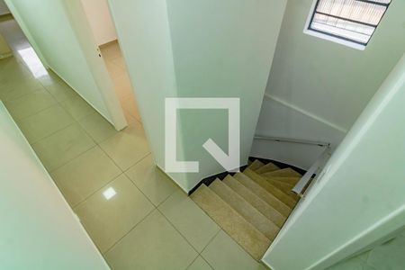 Casa à venda com 118m², 3 quartos e 2 vagasEscada