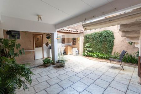 Casa à venda com 135m², 3 quartos e 2 vagasQuintal