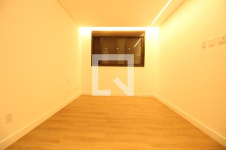 Apartamento à venda com 220m², 3 quartos e 2 vagasSuíte 2