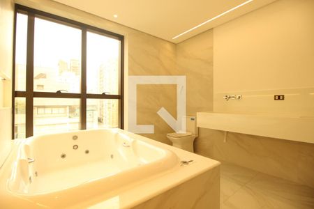 Apartamento à venda com 220m², 3 quartos e 2 vagasBanheiro 3