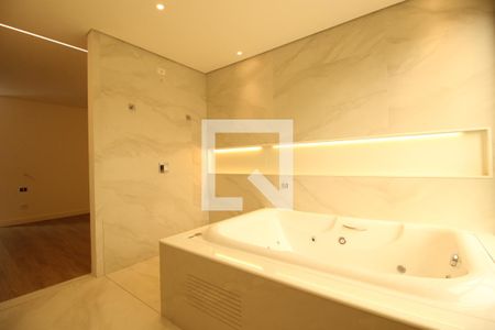 Apartamento à venda com 220m², 3 quartos e 2 vagasBanheiro 3