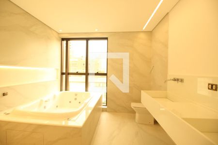 Apartamento à venda com 220m², 3 quartos e 2 vagasBanheiro 3