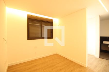 Apartamento à venda com 220m², 3 quartos e 2 vagasSuíte 1