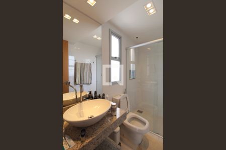 Apartamento à venda com 160m², 4 quartos e 3 vagasBanheiro da Suite 2