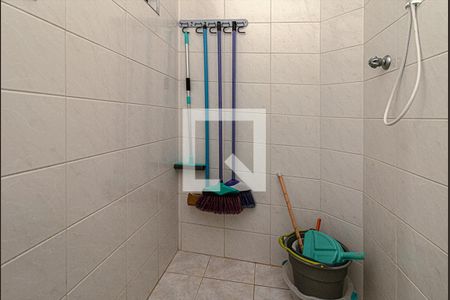 Casa à venda com 220m², 3 quartos e 2 vagasbanheiro na área de serviço_3