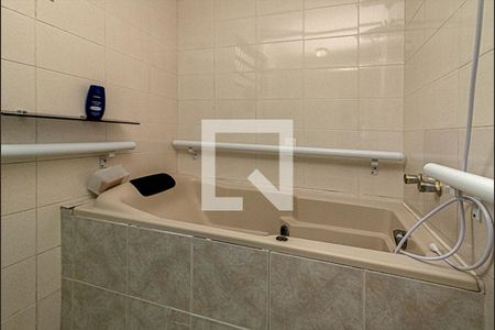 Casa à venda com 220m², 3 quartos e 2 vagasbanheiro na suíte_3