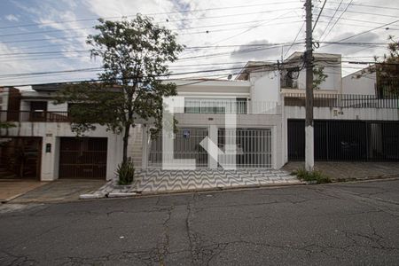 Casa à venda com 220m², 3 quartos e 2 vagasFachada