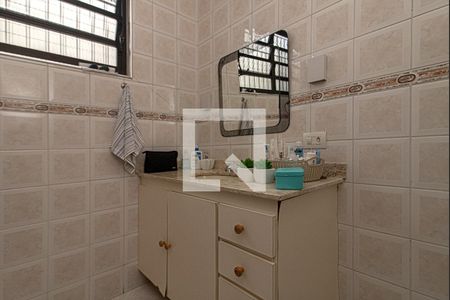 Casa à venda com 220m², 3 quartos e 2 vagasbanheiro social_4