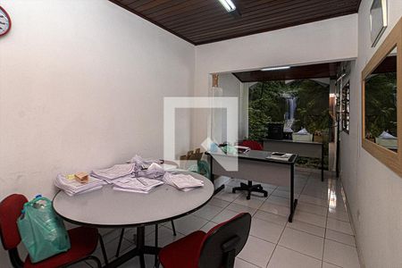 Casa à venda com 220m², 3 quartos e 2 vagasEscritório 1