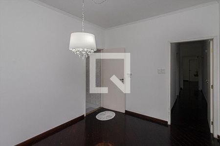 Casa à venda com 220m², 3 quartos e 2 vagasCopa