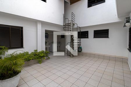 Casa à venda com 220m², 3 quartos e 2 vagasquintal e acesso aos escritórios_1