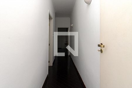 Casa à venda com 220m², 3 quartos e 2 vagascorredor para os cômodos_1