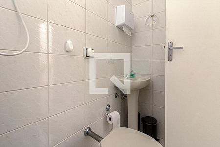 Casa à venda com 220m², 3 quartos e 2 vagasbanheiro na área de serviço_2