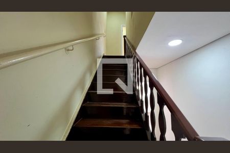 Apartamento para alugar com 118m², 3 quartos e sem vagaEscada