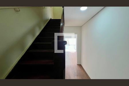 Apartamento para alugar com 118m², 3 quartos e sem vagaEscada