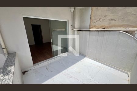 Apartamento para alugar com 118m², 3 quartos e sem vagaVaranda