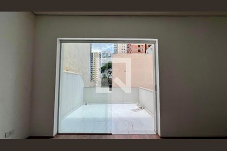 Apartamento para alugar com 118m², 3 quartos e sem vagaVaranda