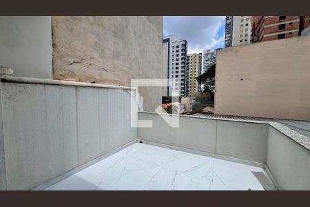 Apartamento para alugar com 118m², 3 quartos e sem vagaVaranda