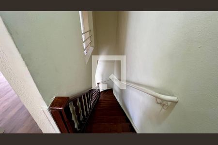 Apartamento para alugar com 118m², 3 quartos e sem vagaEscada