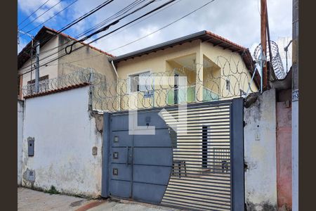 Casa à venda com 160m², 3 quartos e 1 vaga Casa à venda com 160m², 3 quartos e 1 vagaFachada