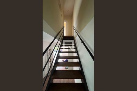 Apartamento para alugar com 103m², 3 quartos e sem vagaEscada