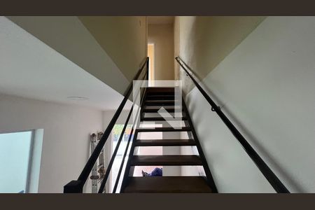 Apartamento para alugar com 103m², 3 quartos e sem vagaEscada