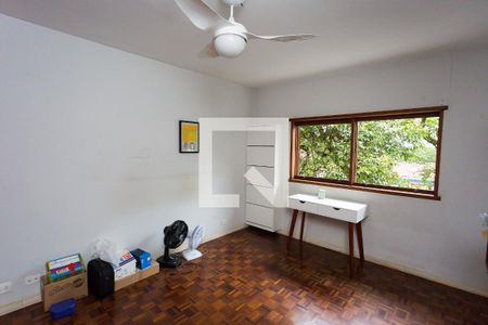 Casa à venda com 156m², 3 quartos e 2 vagassuíte