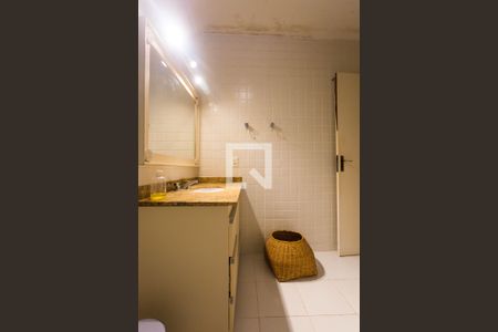 Casa à venda com 156m², 3 quartos e 2 vagasBanheiro da Suíte