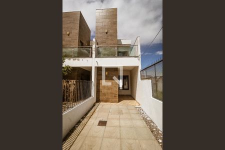 Fachada de casa para alugar com 2 quartos, 114m² em Hípica, Porto Alegre
