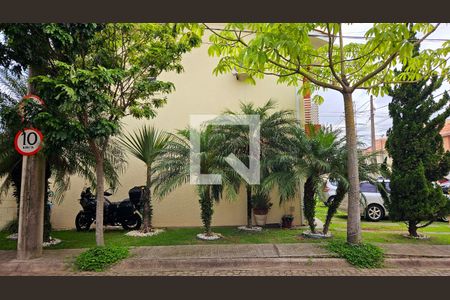 Casa de condomínio à venda com 100m², 2 quartos e 2 vagas Casa de condomínio à venda com 100m², 2 quartos e 2 vagasFachada lateral