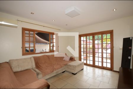 Sala de casa para alugar com 2 quartos, 126m² em Vila Valqueire, Rio de Janeiro