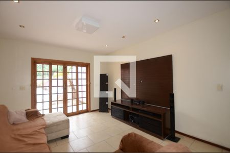 Sala de casa para alugar com 2 quartos, 126m² em Vila Valqueire, Rio de Janeiro