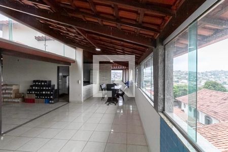 Casa para alugar com 240m², 3 quartos e 2 vagas Casa para alugar com 240m², 3 quartos e 2 vagasTerraço