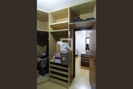 Casa para alugar com 240m², 3 quartos e 2 vagas Casa para alugar com 240m², 3 quartos e 2 vagasCloset da suíte