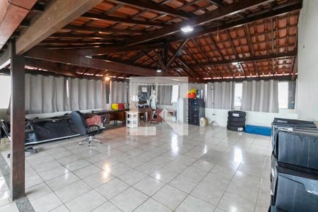 Casa para alugar com 240m², 3 quartos e 2 vagas Casa para alugar com 240m², 3 quartos e 2 vagasTerraço