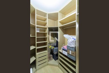 Casa para alugar com 240m², 3 quartos e 2 vagas Casa para alugar com 240m², 3 quartos e 2 vagasCloset da suíte