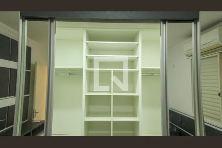 Casa à venda com 90m², 2 quartos e 2 vagas Casa à venda com 90m², 2 quartos e 2 vagasCloset