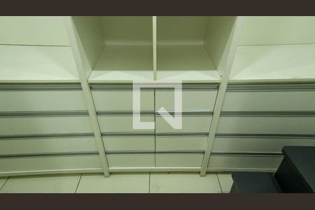 Casa à venda com 90m², 2 quartos e 2 vagas Casa à venda com 90m², 2 quartos e 2 vagasCloset