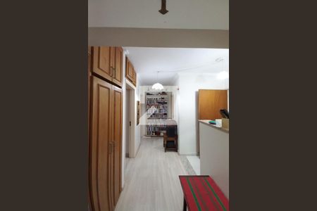 Apartamento à venda com 190m², 4 quartos e 2 vagasCorredor 