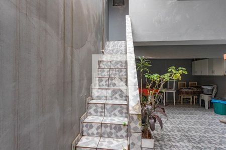 Casa à venda com 250m², 3 quartos e 2 vagasEscada